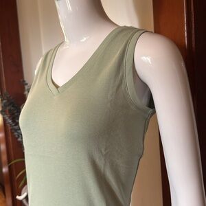 NWT northern reflections size small Women's Green Sleeveless Top cotton